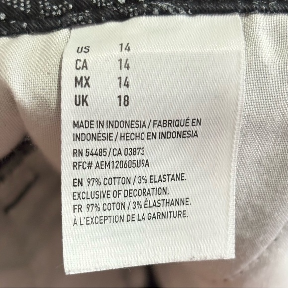 3/$10⚡️American Eagle Black & White Patterned Midi Length Shorts 5” Inseam - Picture 14 of 14